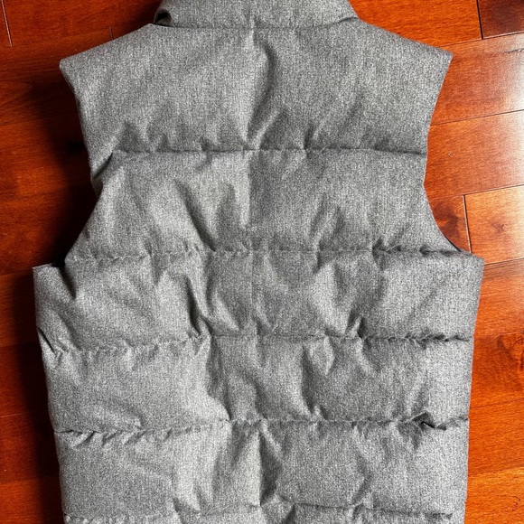 GAP kids gray puffer vest EUC (xl) - Picture 5 of 6